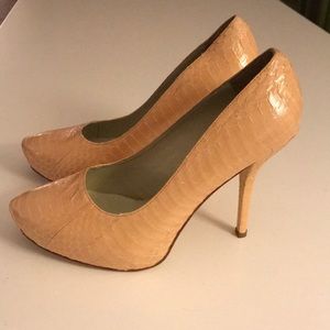 NWT - Elizabeth and James Peach/Blush Size 8 Pumps